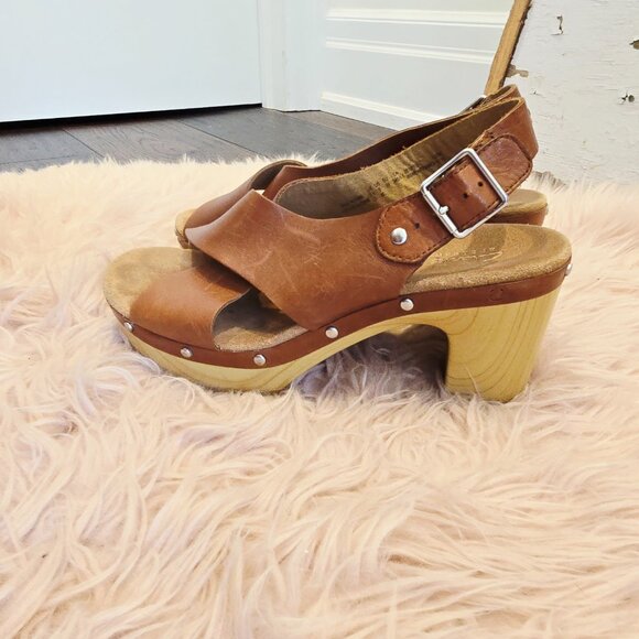 MICHAEL KORS PLATFORM SANDLE - Picture 2 of 2